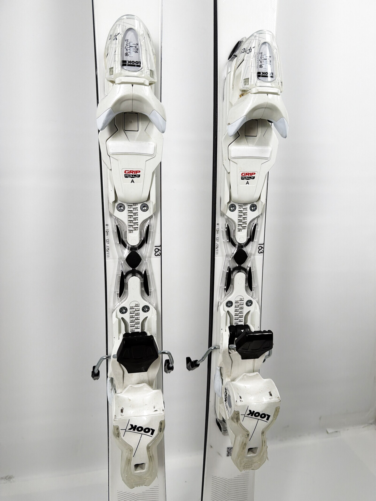 2025 Rossignol Nova 6 Skis Mid