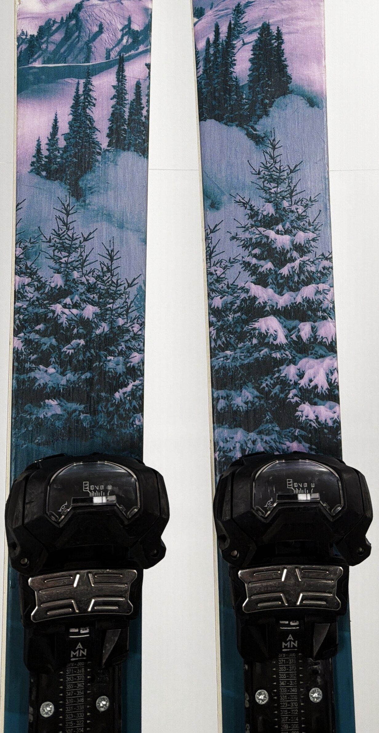 2024 Nordica Santa Ana 88 Skis Tip