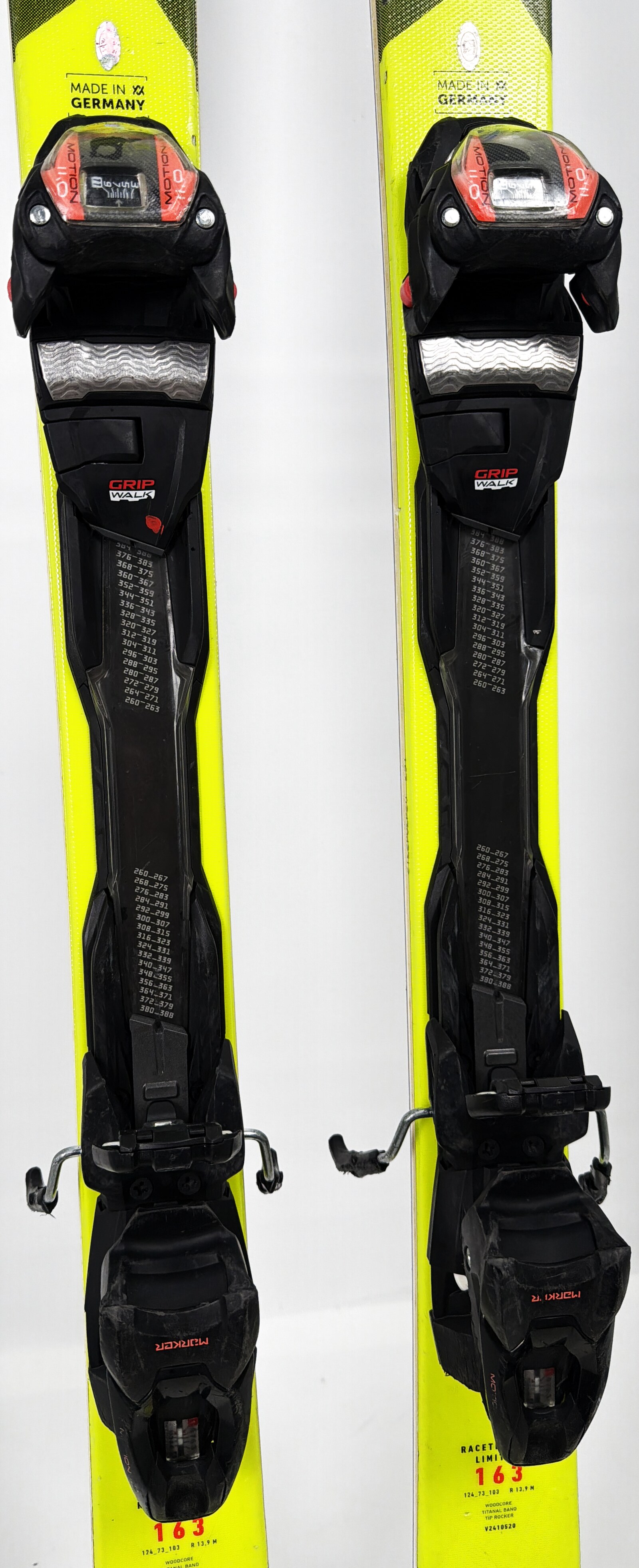 2025 Volkl Racetiger SC Limited Skis Mid